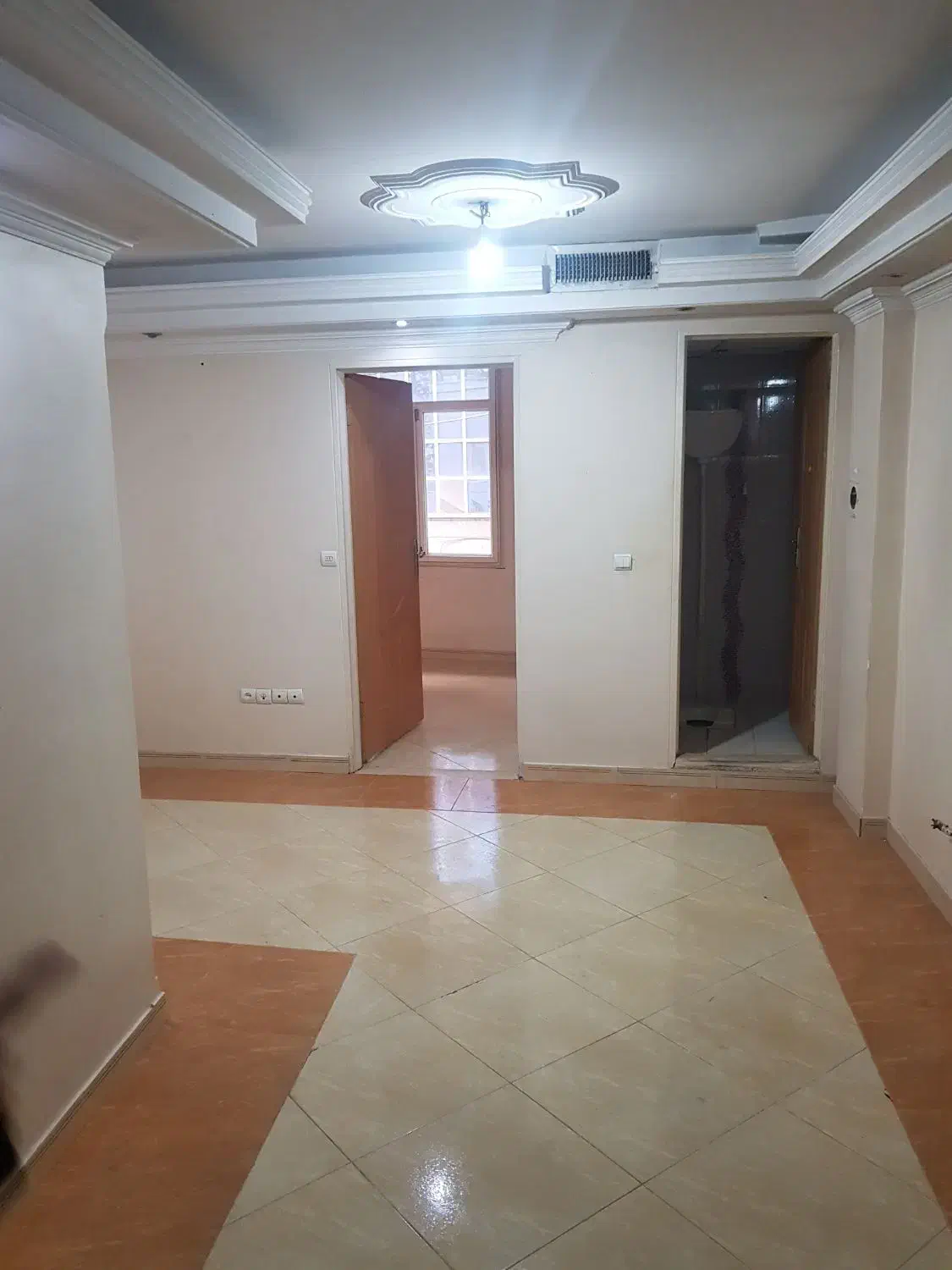 آپارتمان تک واحدی طبقه اول تاجری|اجارهٔ آپارتمان|تهران, شیوا|دیوار