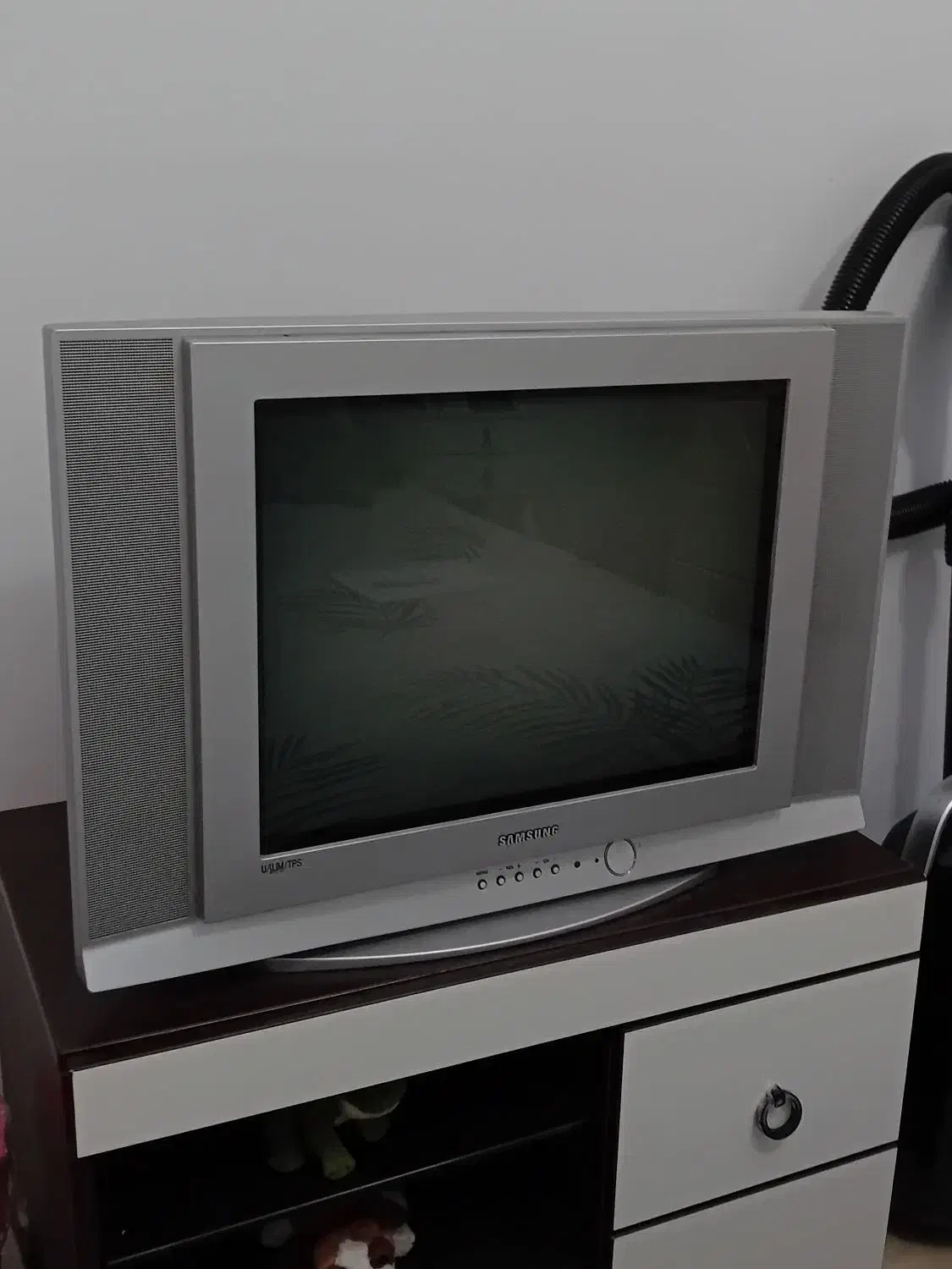 ۲۱ اینچ|تلویزیون و پروژکتور|اسلام‌شهر, شهرک مفیدی|دیوار