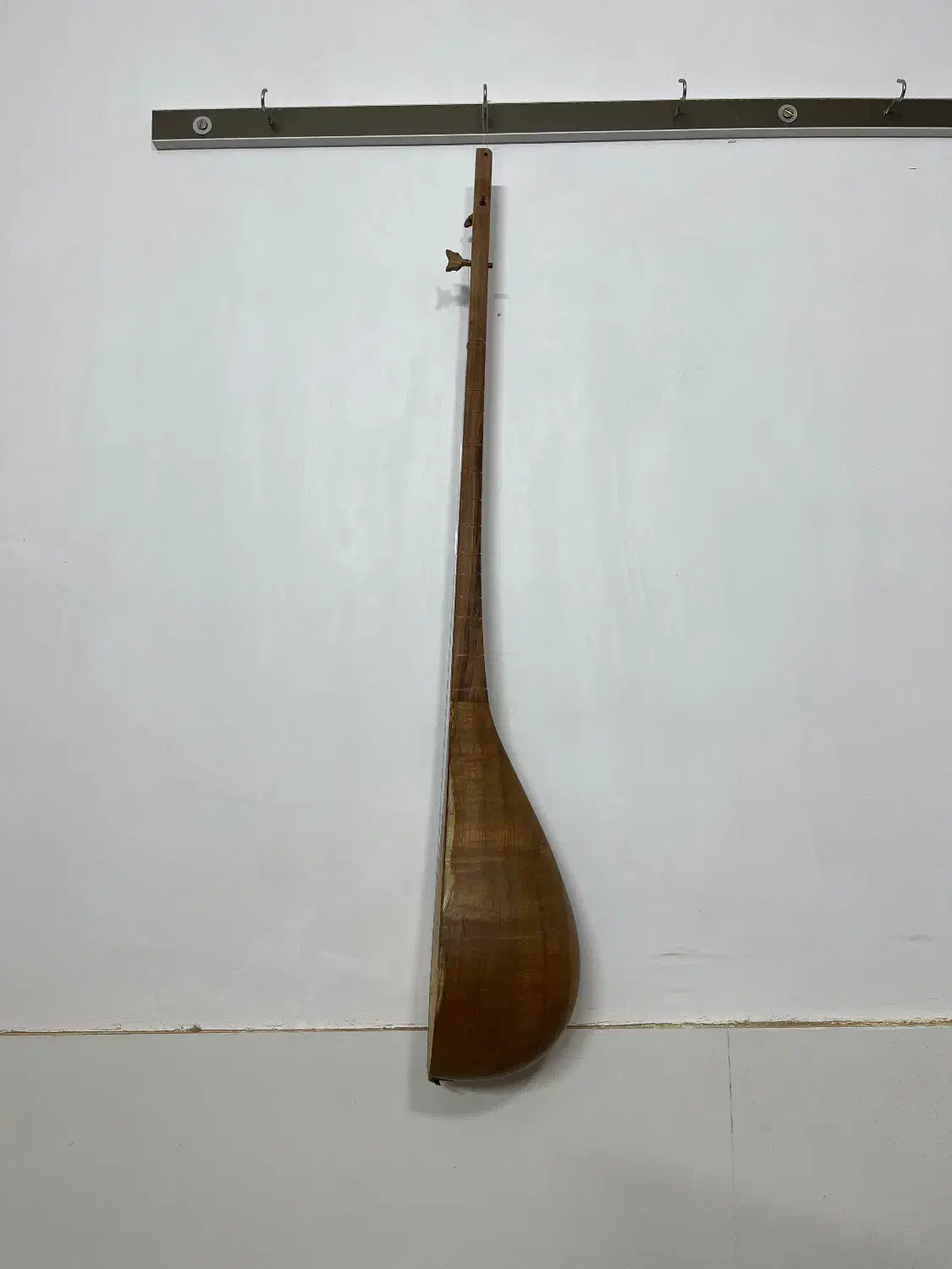 دوتار شمال خراسان|سازهای سنتی|اسفراین, |دیوار