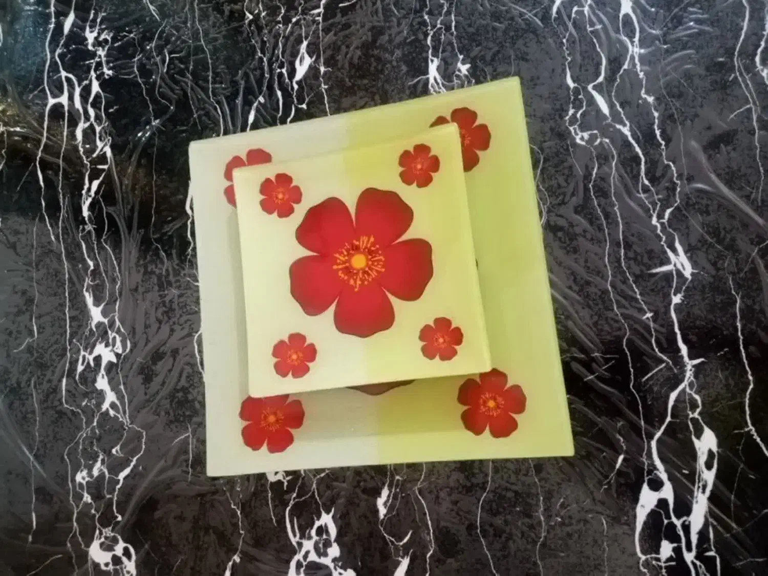 یه سری وسایل|کلکسیون اشیاء عتیقه|اندیشه, اندیشه فاز ۳|دیوار