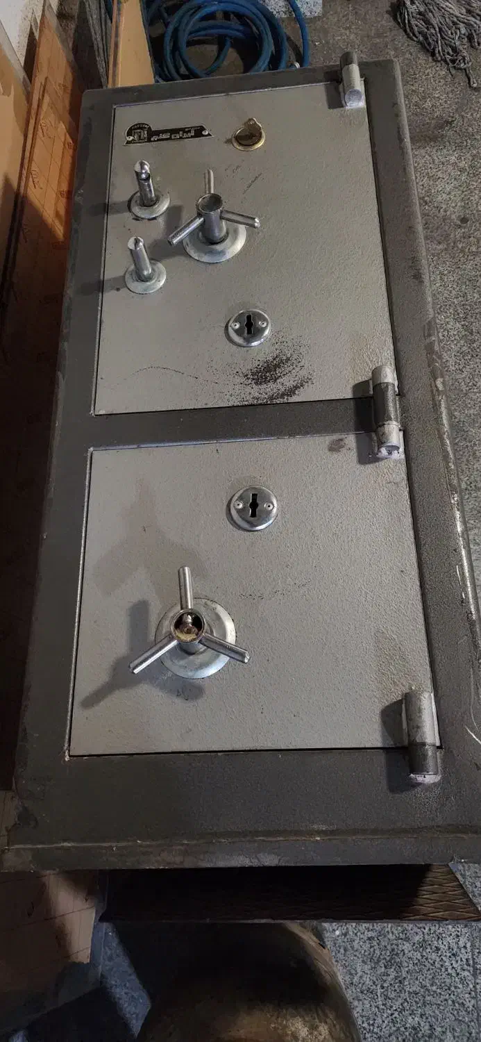 ۲ عدد گاو صندق|کلکسیون اشیاء عتیقه|تهران, ونک|دیوار