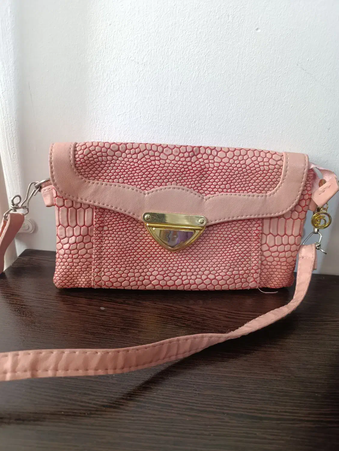 تعدادی کیف|کیف، کفش، کمربند|شاهرود, |دیوار