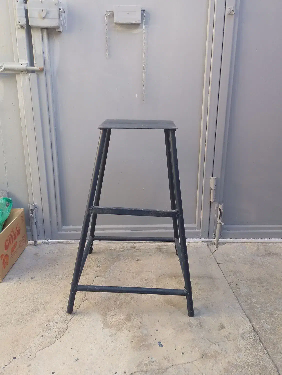 یک عدد چهار پایه کوچیکه سبک مرغوب نو|صندلی و نیمکت|کرمانشاه, |دیوار