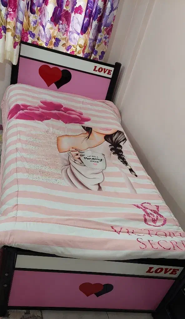 تخت نوجوان فرفورژه همراه با میز و اینه و پاتختی|تخت و سرویس خواب|تهران, خرمشهر|دیوار