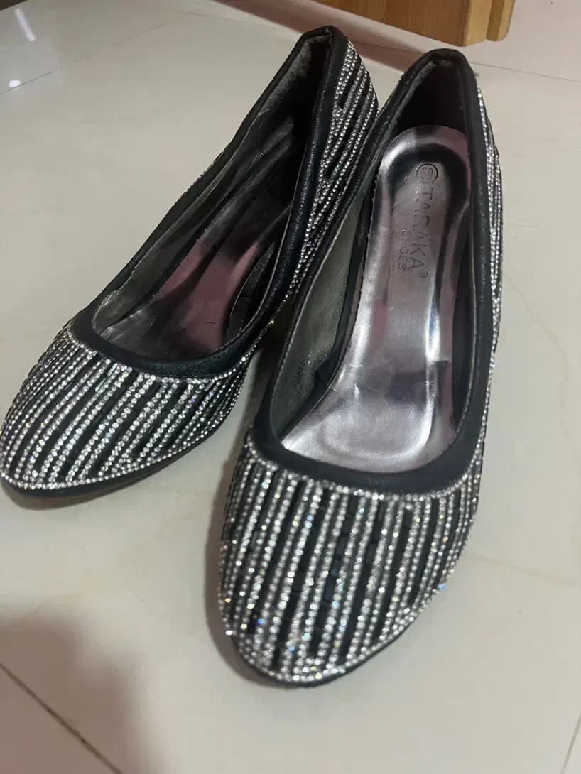 کفش پاشنه دار|کیف، کفش، کمربند|رامشیر, |دیوار