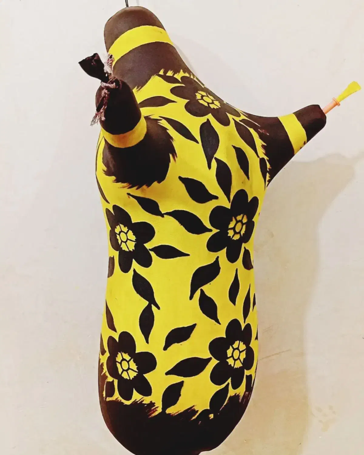 نی انبان|سازهای بادی|قم, چهل درخت|دیوار