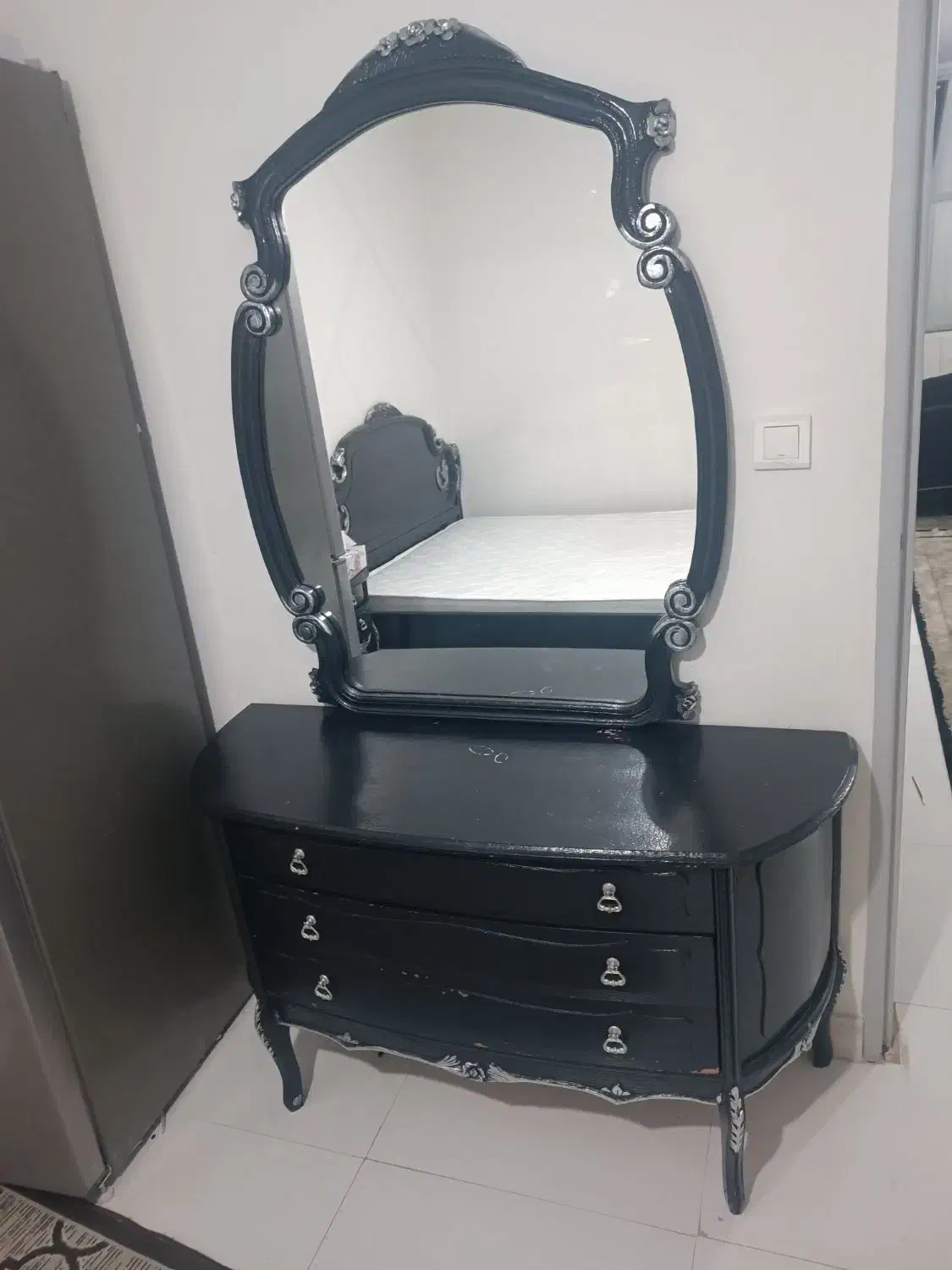 سرویس خواب|تخت و سرویس خواب|بومهن, |دیوار