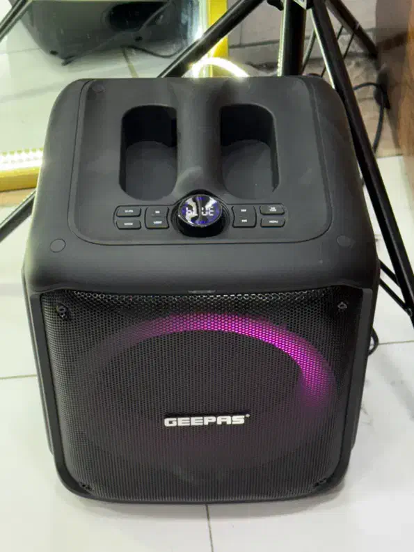 ی اسپیکر نو فقط ۲۰ روز ازش استفاده شد|سیستم صوتی خانگی|خرمشهر, |دیوار