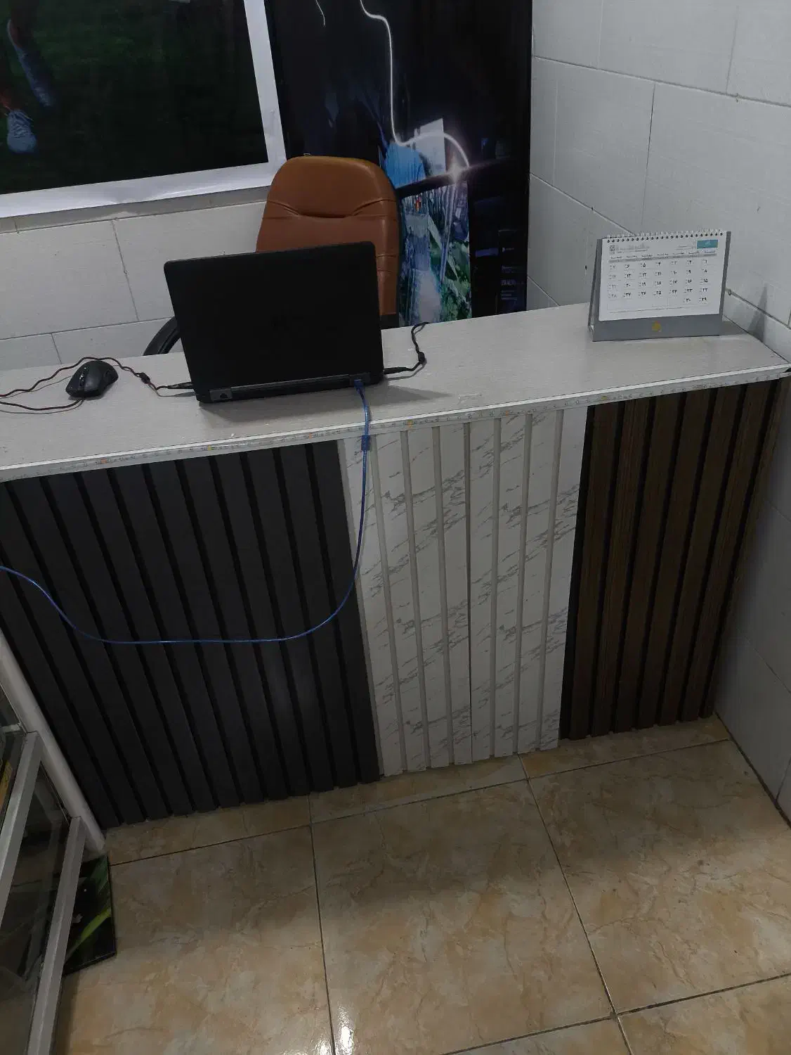 ویترین چوبی و آهنی|بوفه، ویترین، کنسول|چغادک, |دیوار