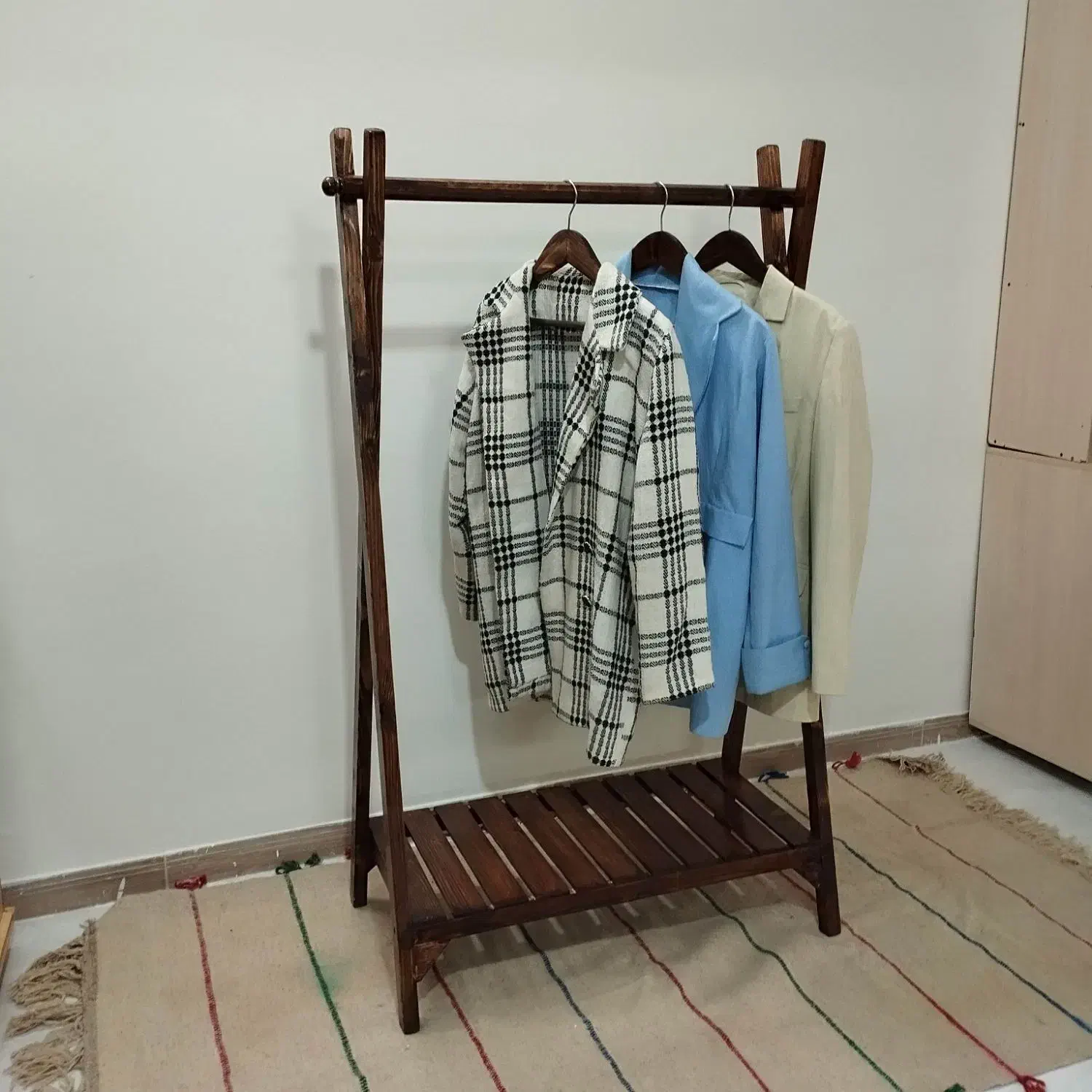 رگال لباس چوبی مدل مثلثی|بندرخت و رختآویز|مشهد, کشف|دیوار