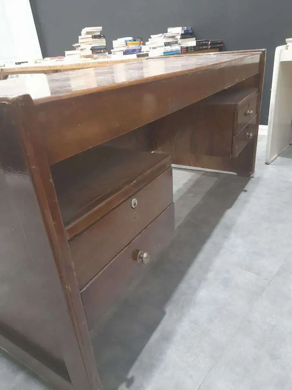 میز اداری تمام چوب قدیمی|دفتر کار|یزد, |دیوار