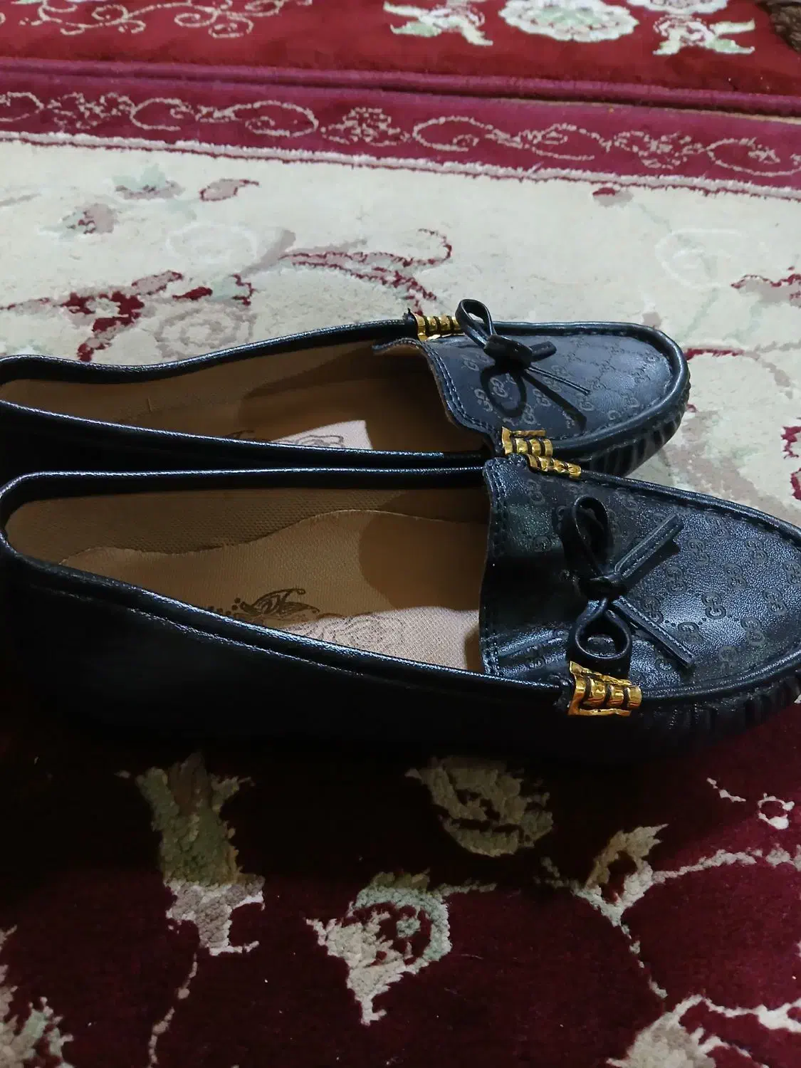 یک جفت کفش|کفش و لباس بچه|اهواز, کوروش|دیوار