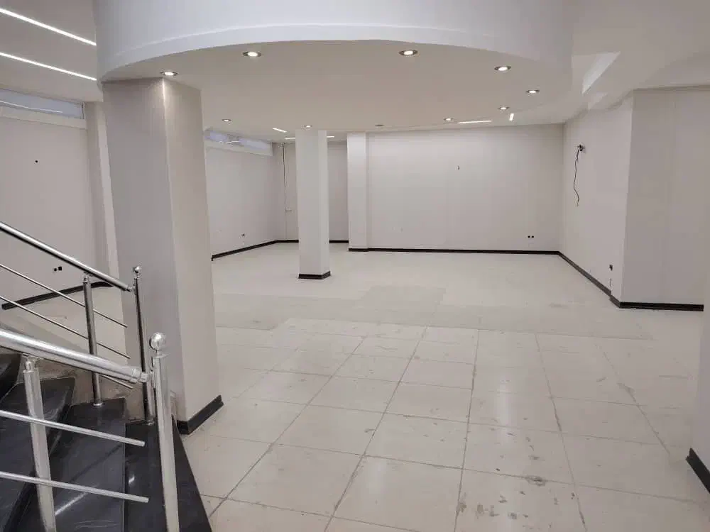 اجاره سالن۳۲۰ متری سقف ۳/۵ برتوحید میانی|اجارهٔ مغازه و غرفه|اصفهان, جلفا|دیوار