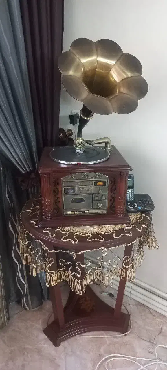 گرامافون همراه میز|سیستم صوتی خانگی|ورامین, ورامین|دیوار