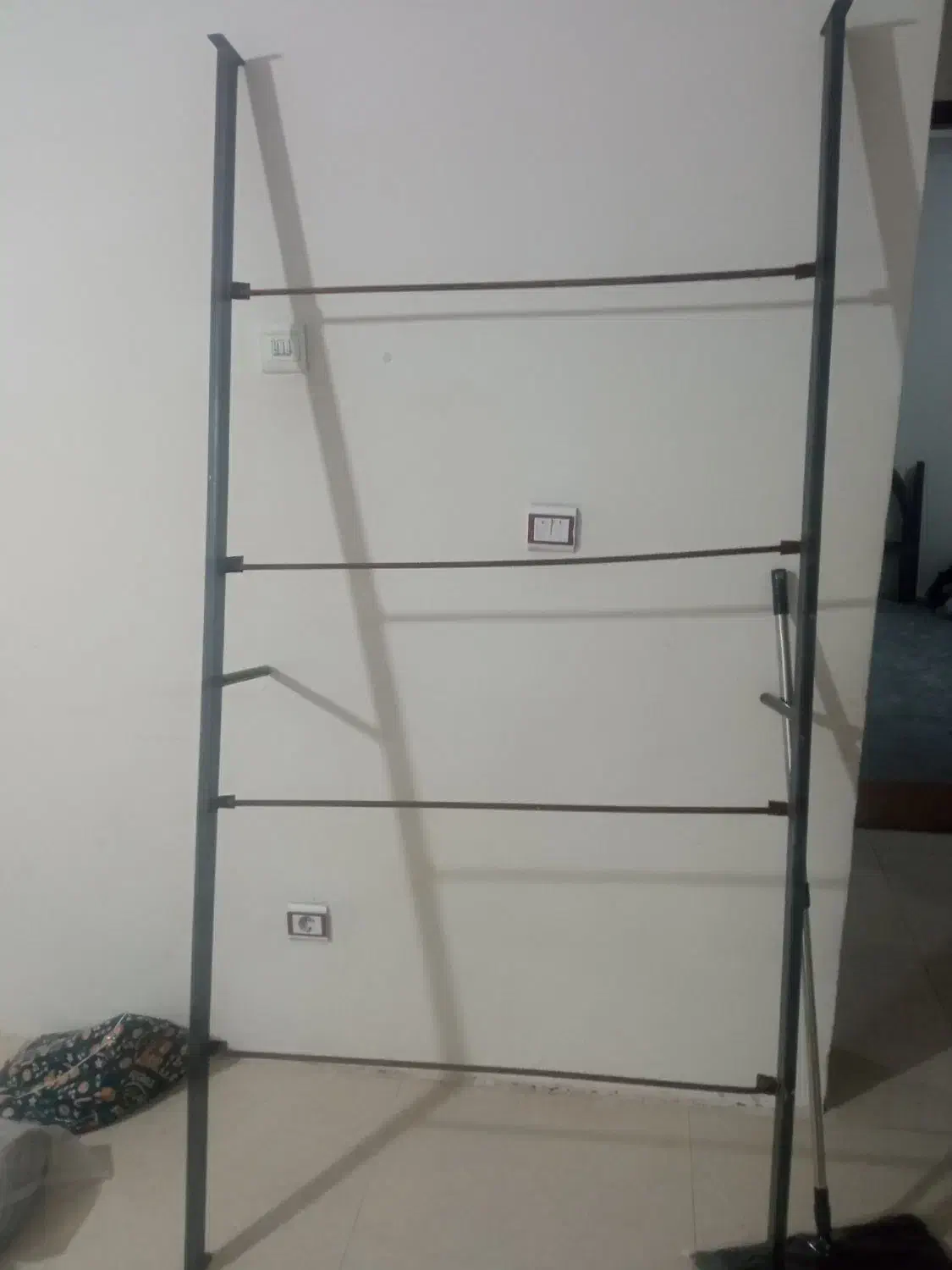 تخت یک نفره فلزی سالم محکم|تخت و سرویس خواب|کرمانشاه, |دیوار