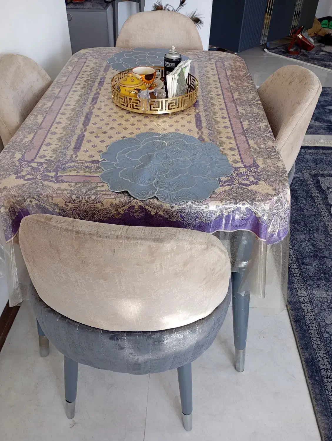 میز ناهار خوری و مبل سه نفره با میز عسلی|میز و صندلی غذاخوری|قم, پردیسان|دیوار