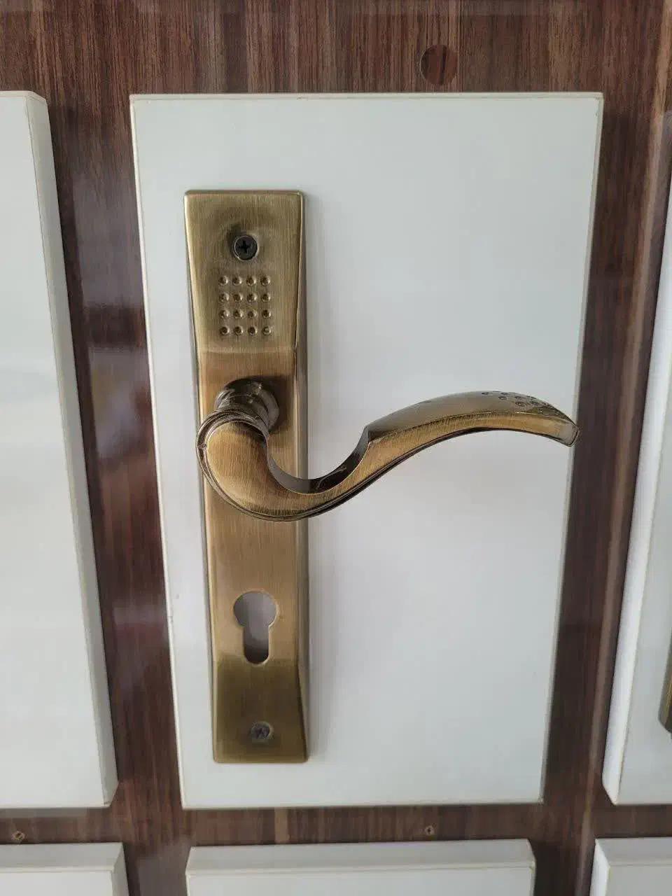 نصب درب  اتاقی قفل و دستگیره و جوشکاری لولا|خدمات پیشه و مهارت|کرمانشاه, |دیوار