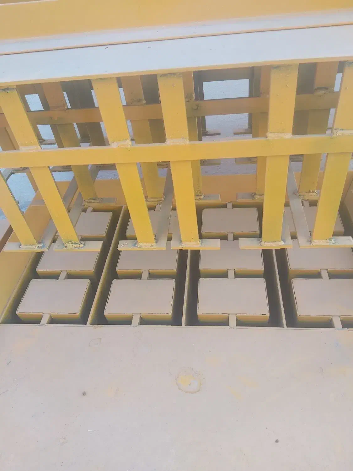 بلوک زن|ماشینآلات صنعتی|هرسین, |دیوار