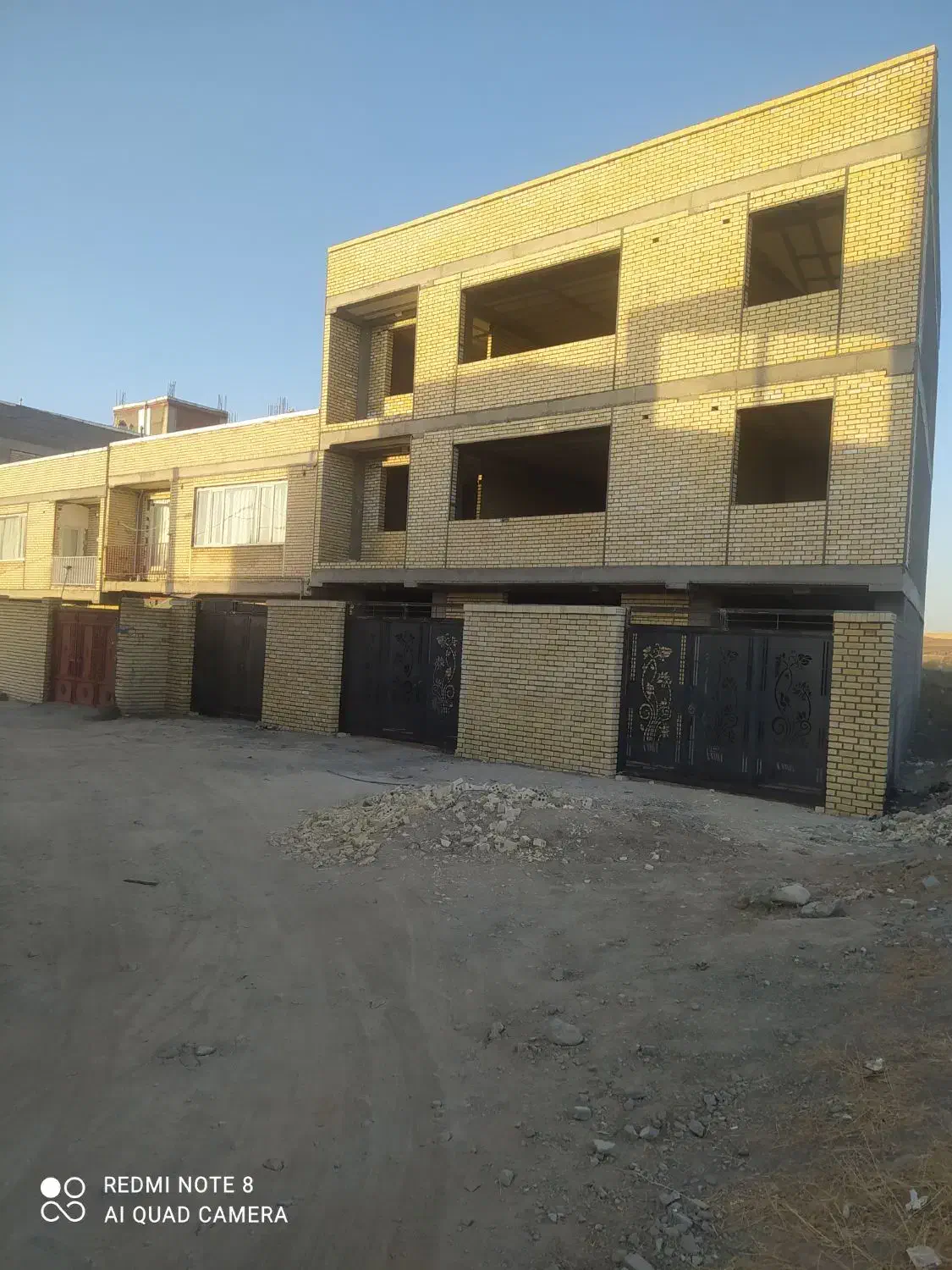 خانه دو طبقه و پیلوت شهرک قاضی|فروش خانه و ویلا|دیواندره, |دیوار