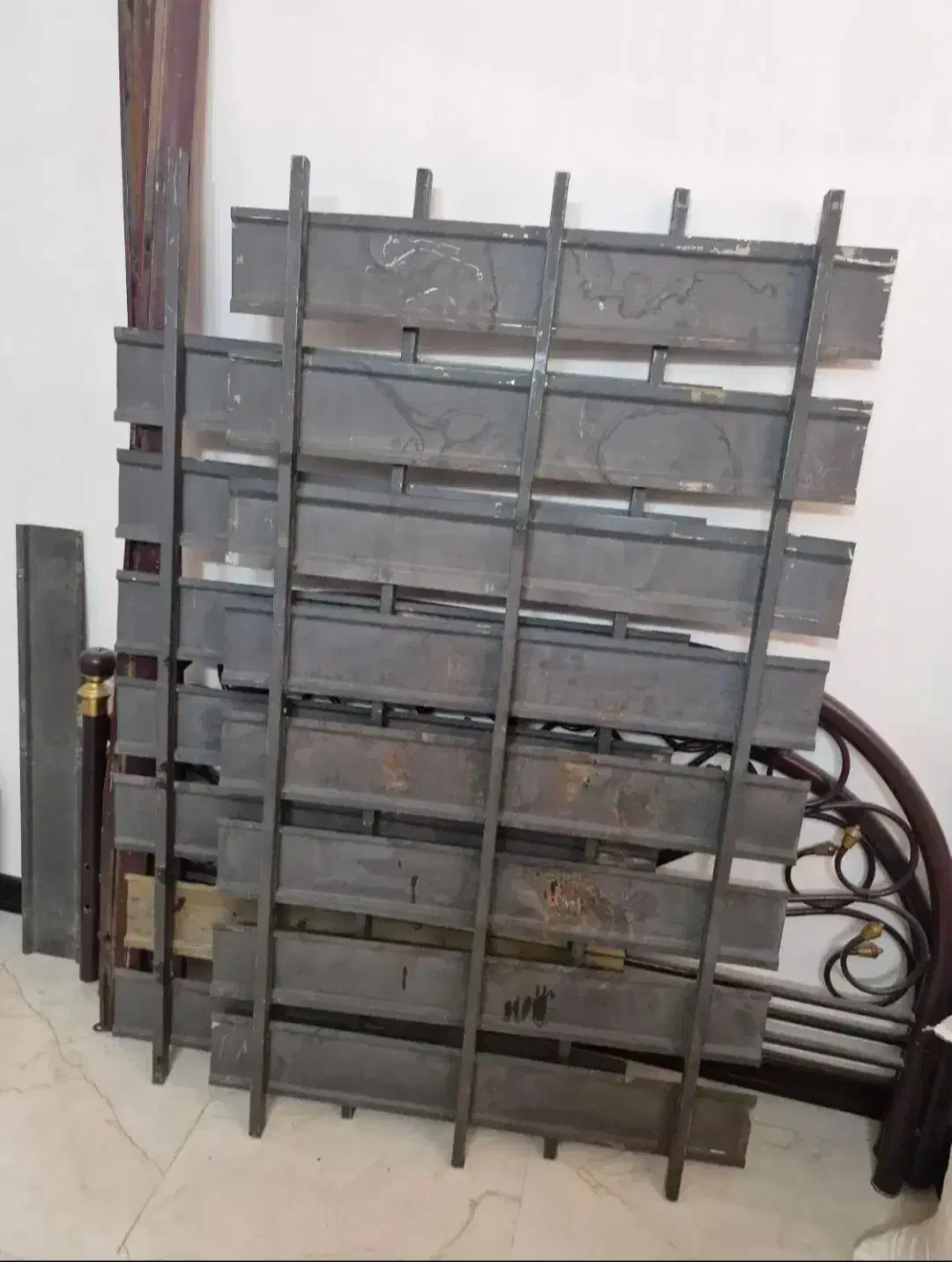 تخت دونفره فرفوژه|تخت و سرویس خواب|فلاورجان, |دیوار