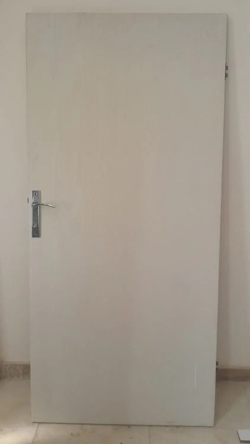 درب چوبی خانه استفاده نشده همراه چهارچوب بااستحکام|مصالح و تجهیزات ساختمان|اهواز, کوی آغاجاری|دیوار