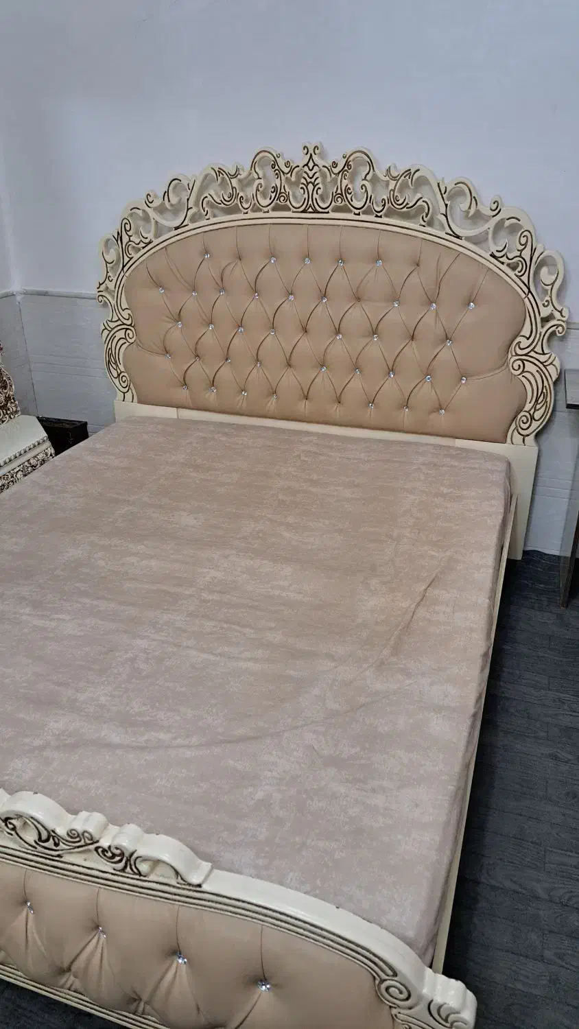 تخت خواب و مبلمان|مبلمان خانگی و میز عسلی|زرندیه, |دیوار