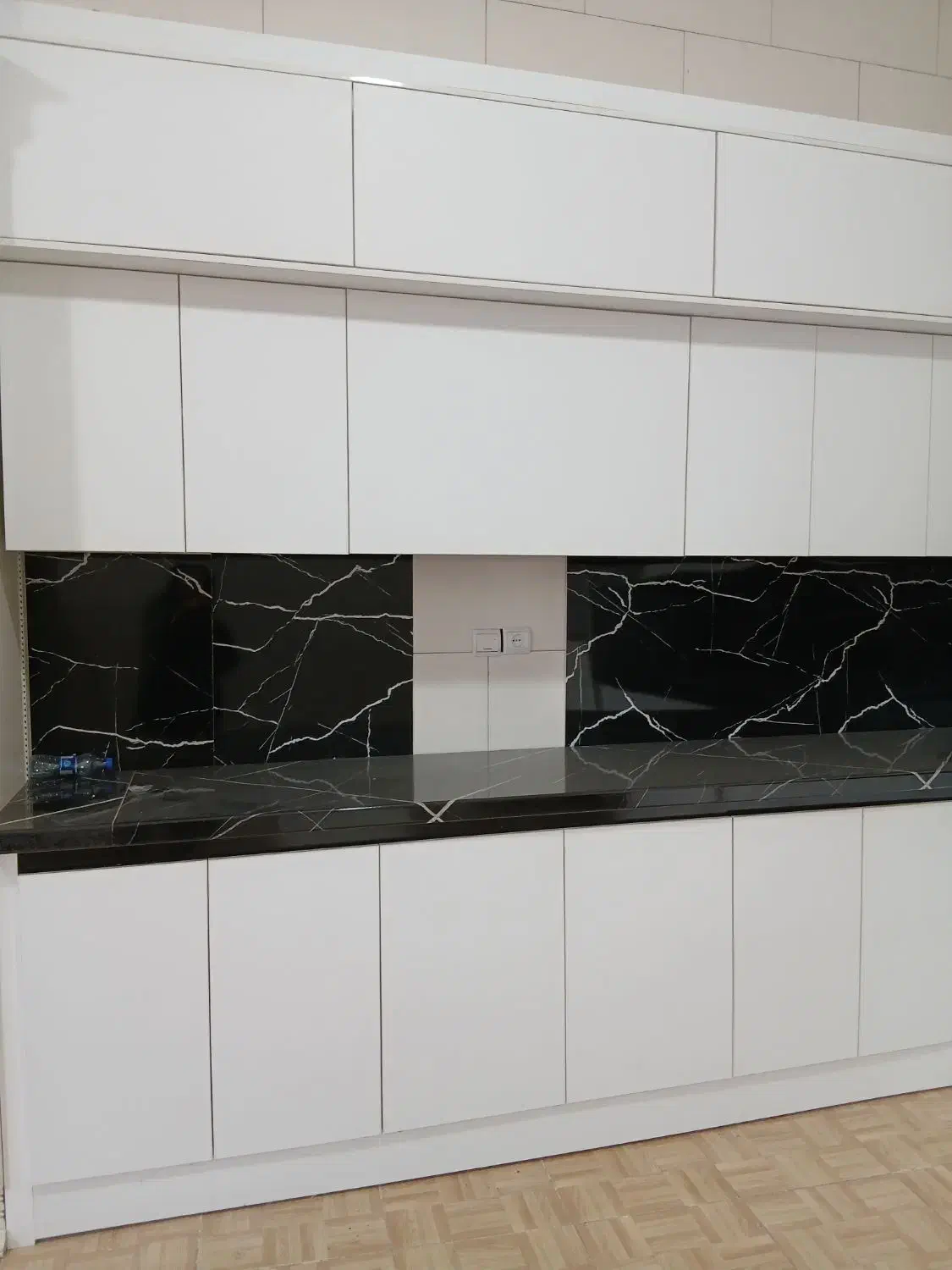 کابینت هایگلس،دکورنمایشگاهی|مصالح و تجهیزات ساختمان|میانه, |دیوار