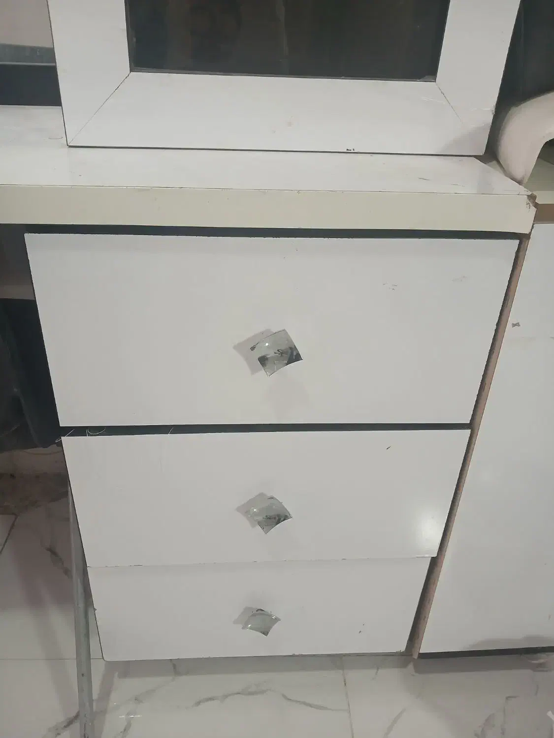 دکور آرایشگاه|آرایشگاه و سالن‌های زیبایی|مرودشت, ژیان|دیوار