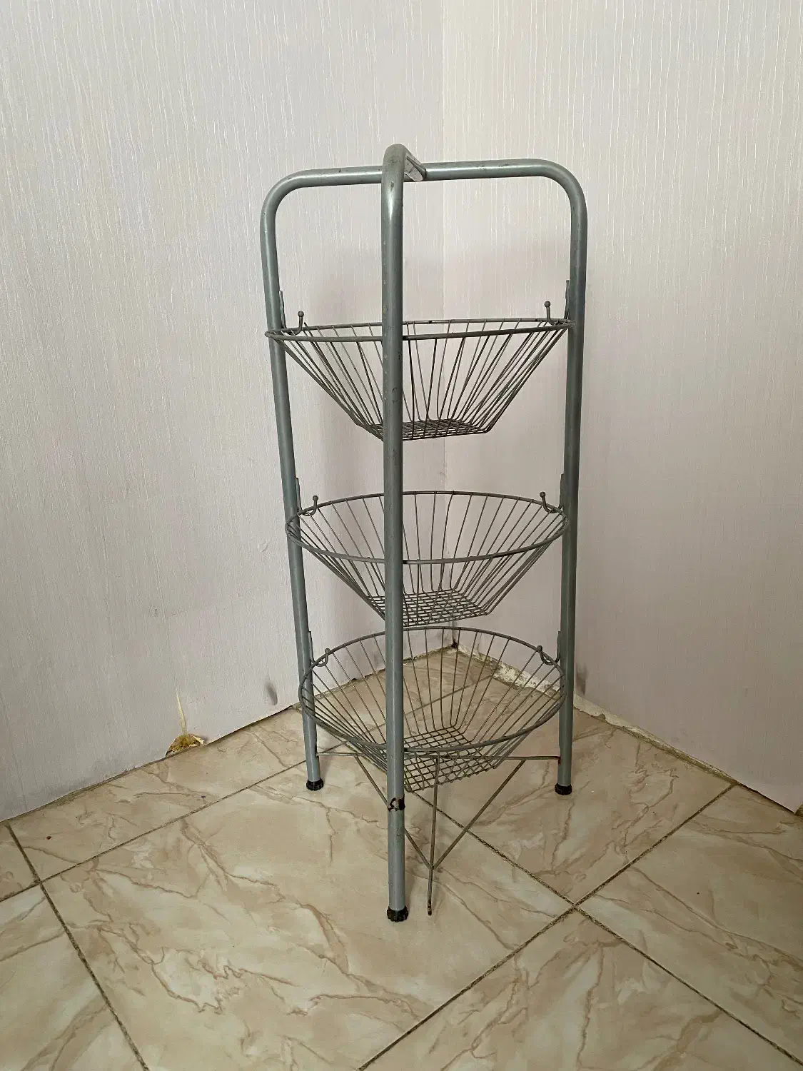 سبد سیب زمینی پیاز پایه قابلمه و پایه گل فرفورژه|آب‌چکان و نظم‌دهنده ظروف|مشهد, چهارچشمه|دیوار