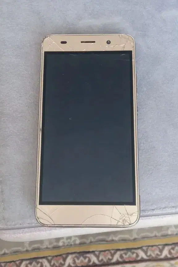 HUAWEI Y6|موبایل|اصفهان, لاله|دیوار