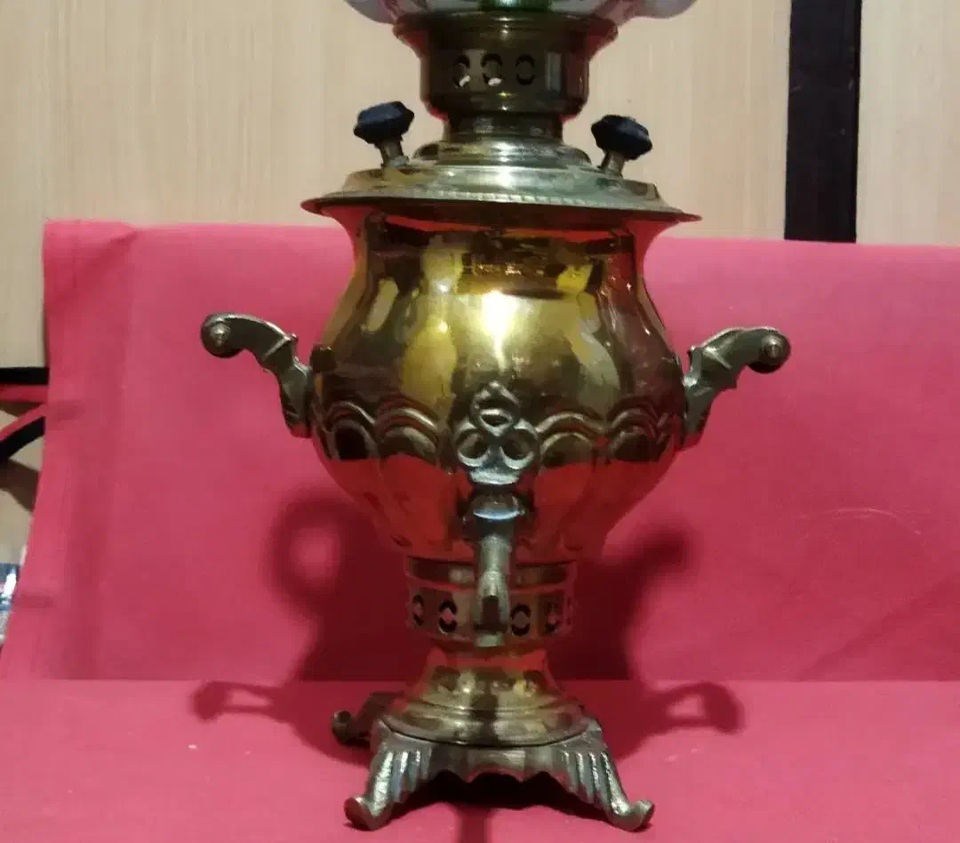 سماورذغالی 2لیتری برنجی درجه یک وقوری شلقمی بخانید|کلکسیون اشیاء عتیقه|کرمانشاه, |دیوار