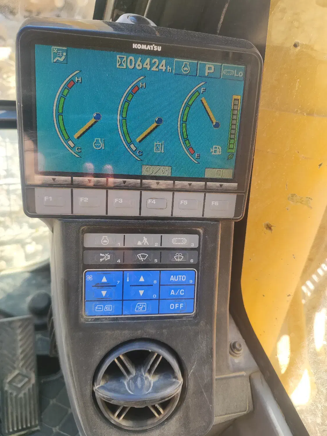 فروش بیل مکانیکی کوماتسو خط 8 R|خودرو سنگین|شیراز, میانرود|دیوار