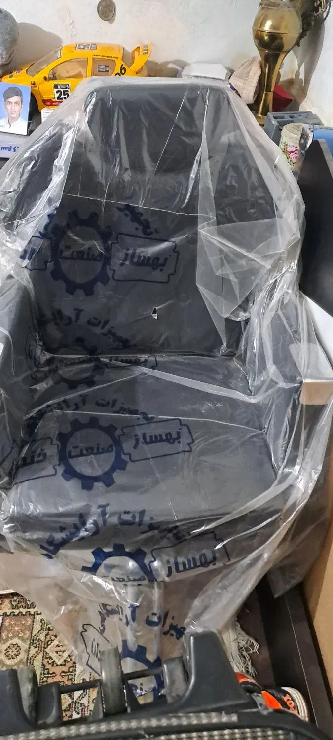 صندلی پدالی|آرایشگاه و سالن‌های زیبایی|نیشابور, کوی فرهنگیان|دیوار