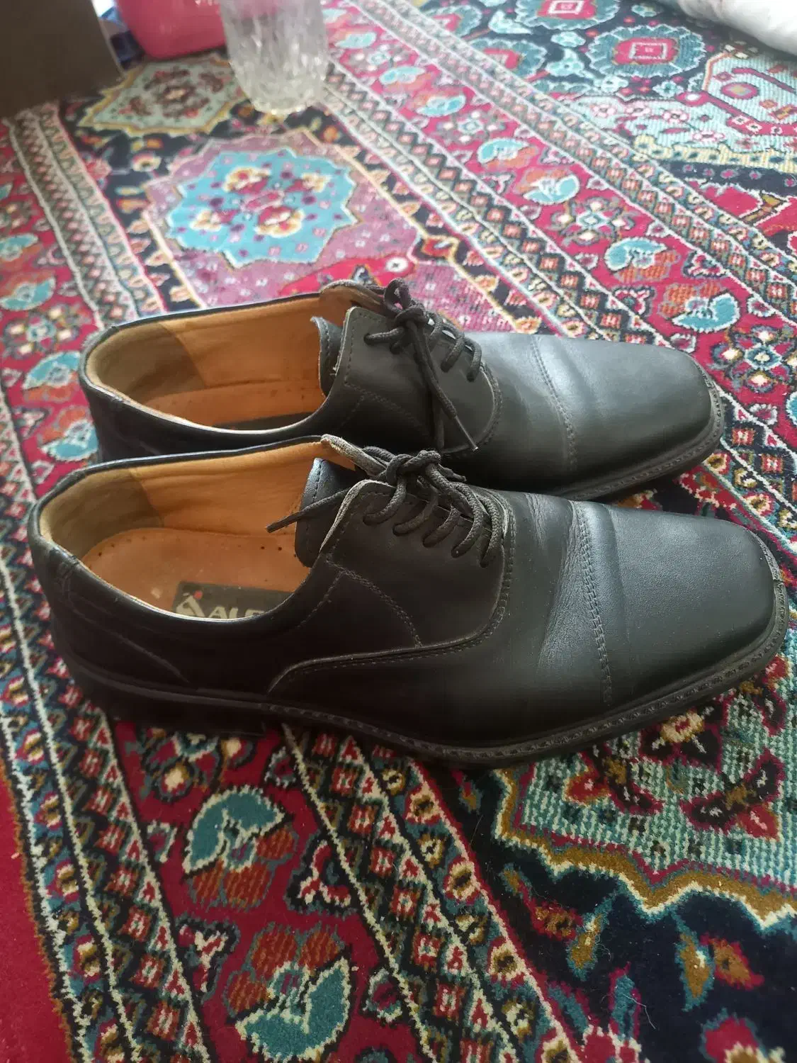 گفش ۴۱ و ۴۰|کیف، کفش، کمربند|نیمروز, |دیوار