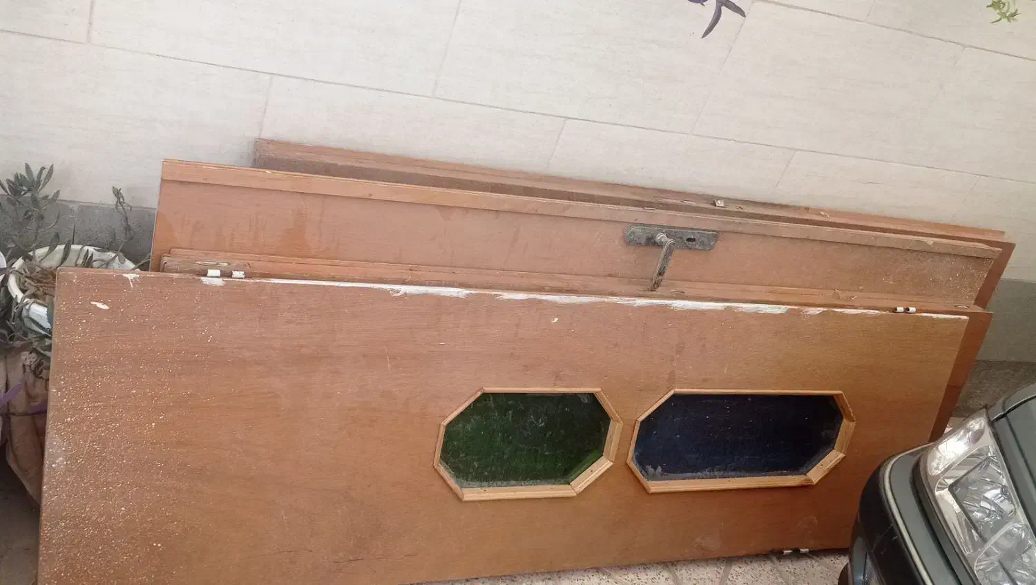 درب چوبی دو لنگه|کلکسیون اشیاء عتیقه|کرمان, |دیوار