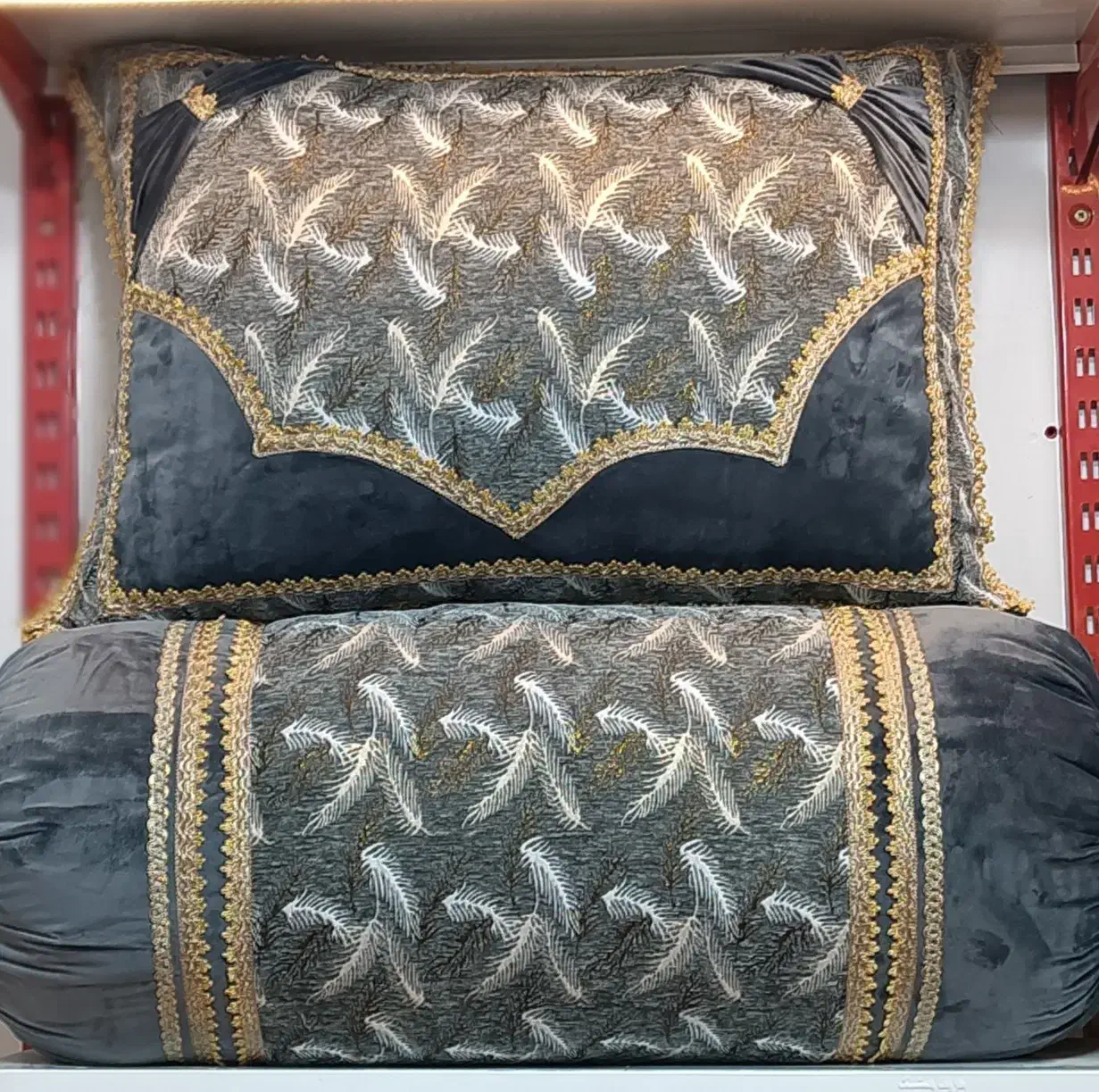 شاهنشین بلوچی|پشتی|خان ببین, |دیوار