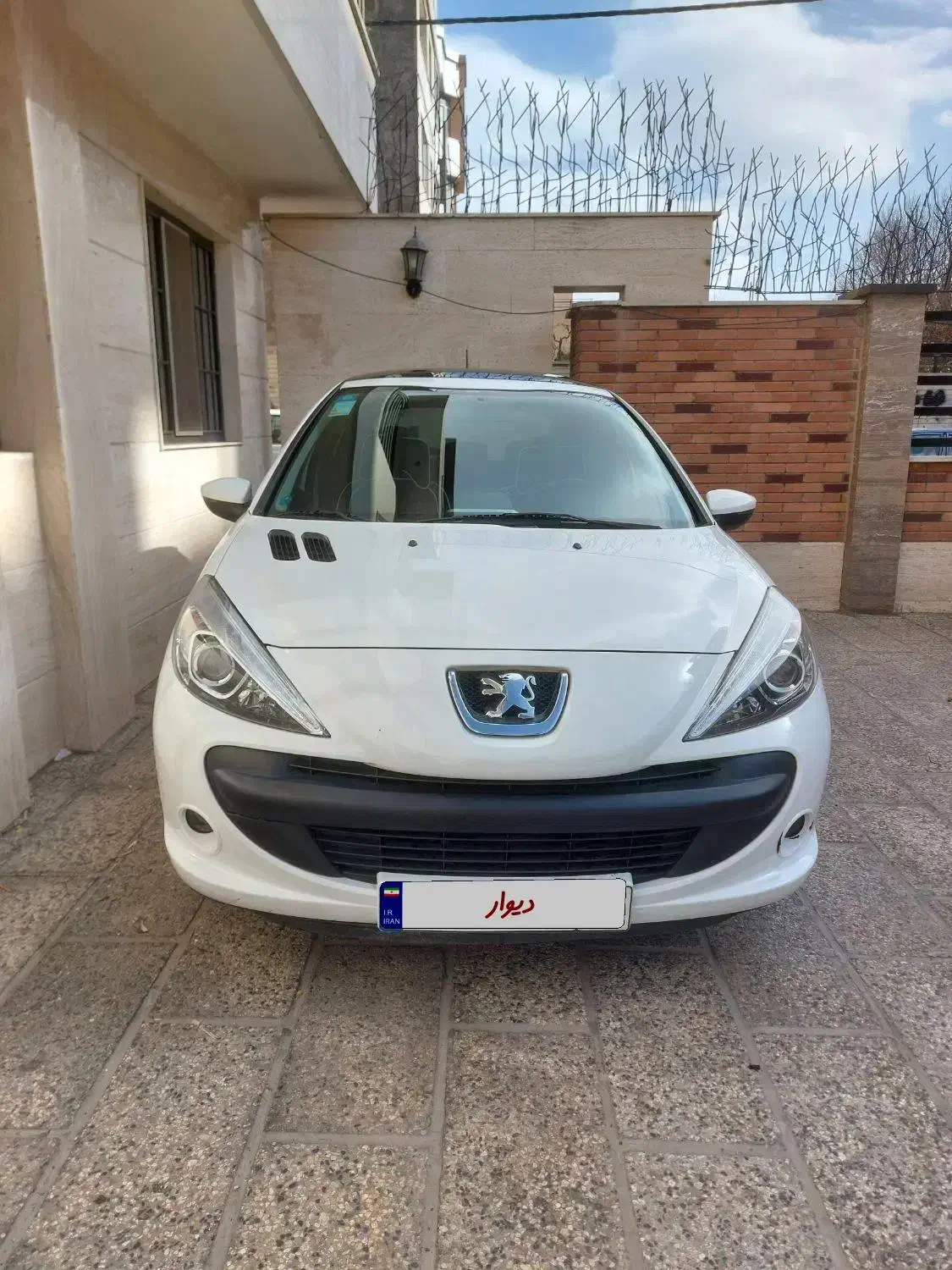 ۲۰۷ سقف شیشه ای ۱۴۰۲|خودرو سواری و وانت|کرج, کرج نو|دیوار