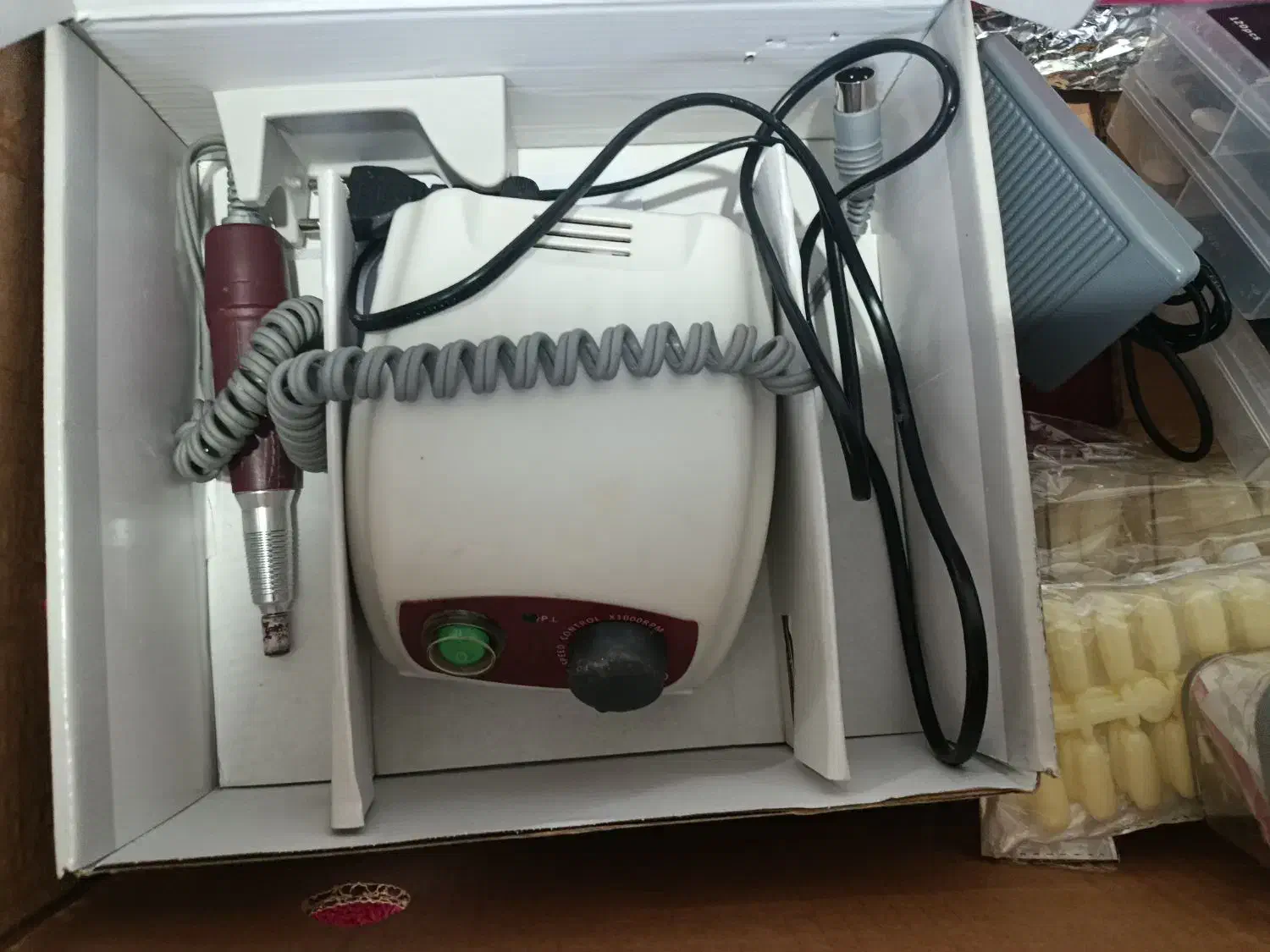 لوازم کامل کاشت ناخن|آرایشگاه و سالن‌های زیبایی|الیگودرز, |دیوار