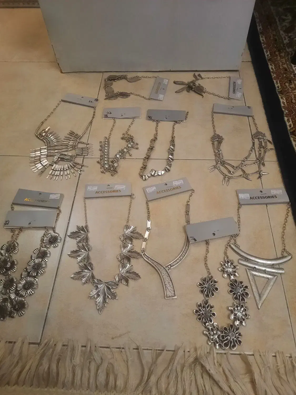 تعدادی انگشتر و گوشواره و گردنبند ورشو|بدلیجات|تهران, خواجه نظام الملک|دیوار