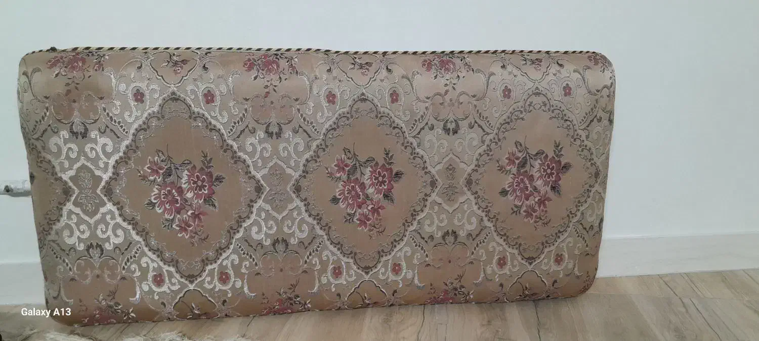 پشتی دو عدد نو بدون پارگی|پشتی|کرمانشاه, |دیوار