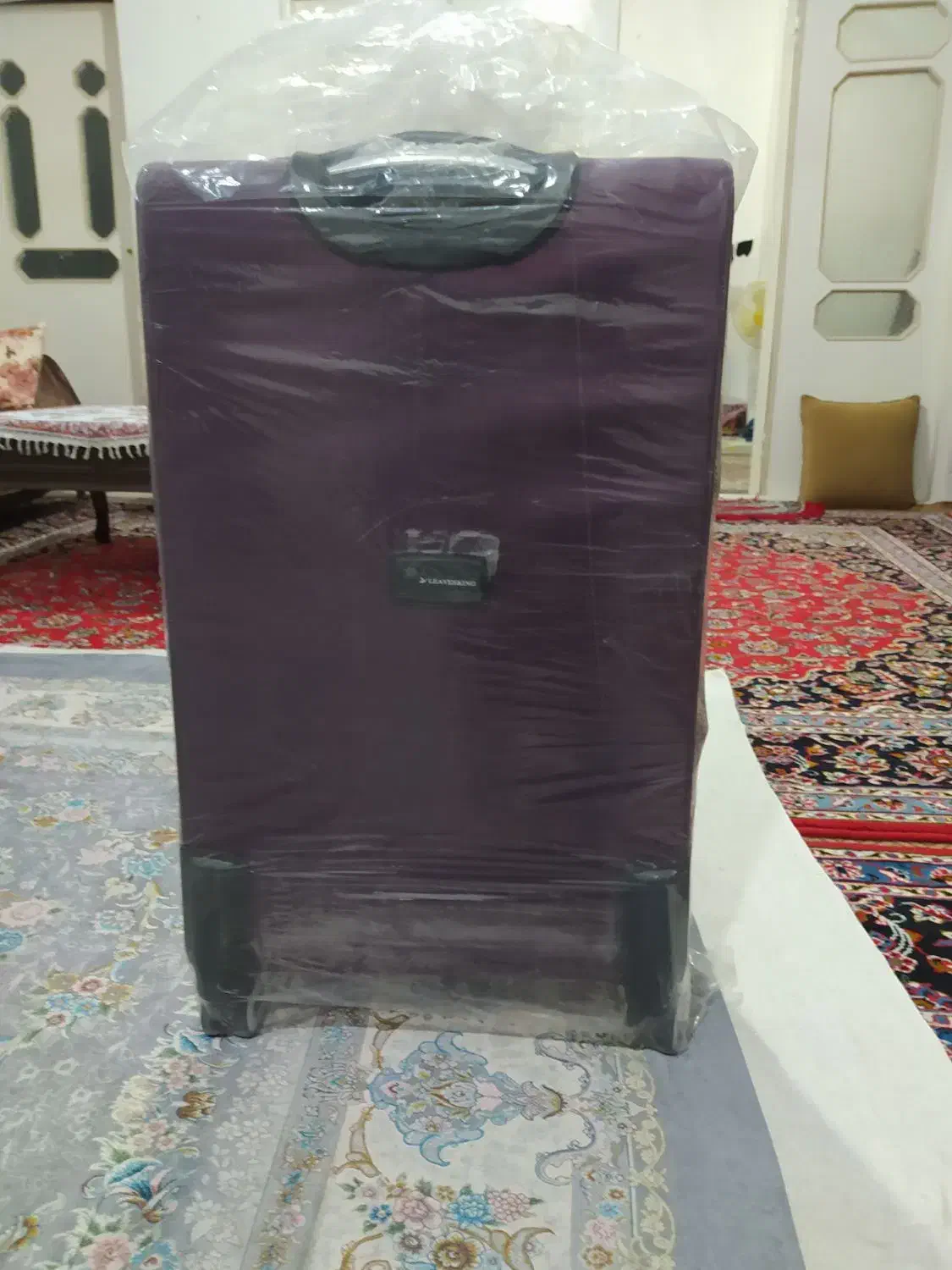 چمدان مسافرتی چرخدار|کیف، کفش، کمربند|کاشان, ولیعصر|دیوار