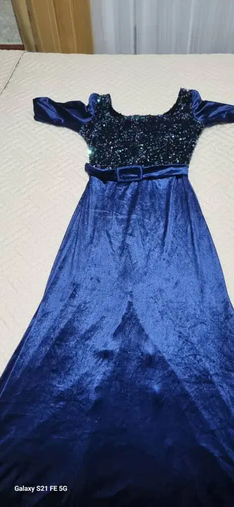 لباس مجلسی|لباس|صومعه‌سرا, |دیوار