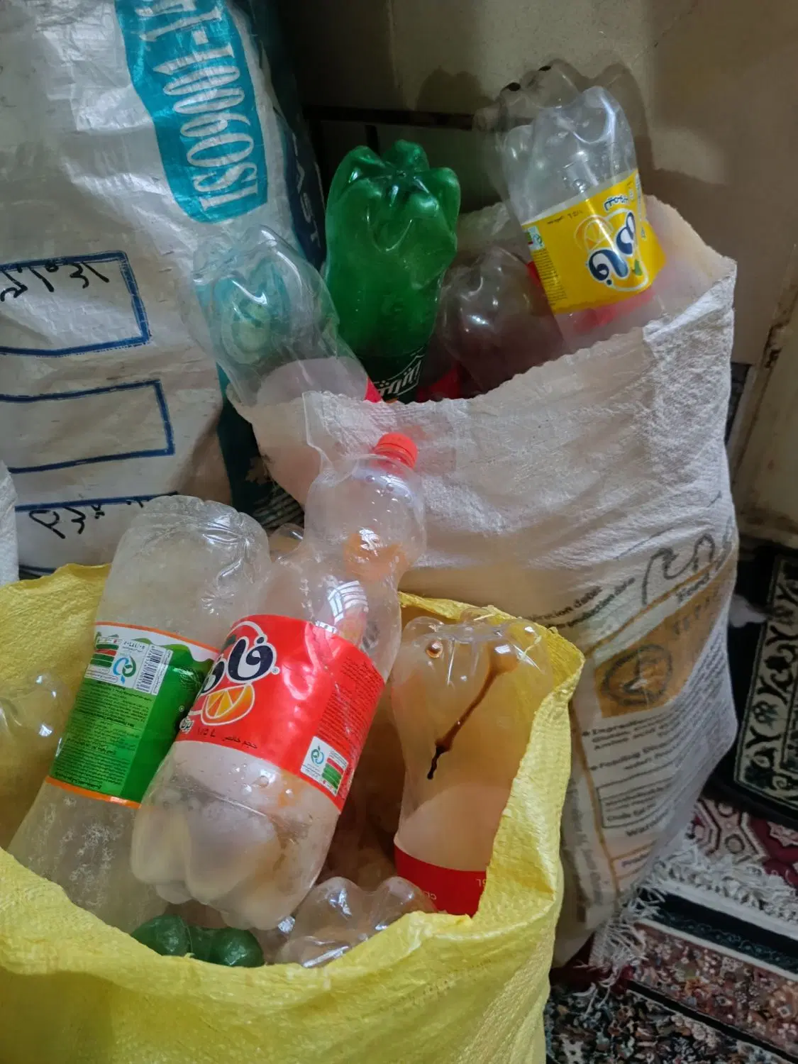 بطری|ظروف نگهدارنده، پلاستیکی، یکبارمصرف|زابل, |دیوار