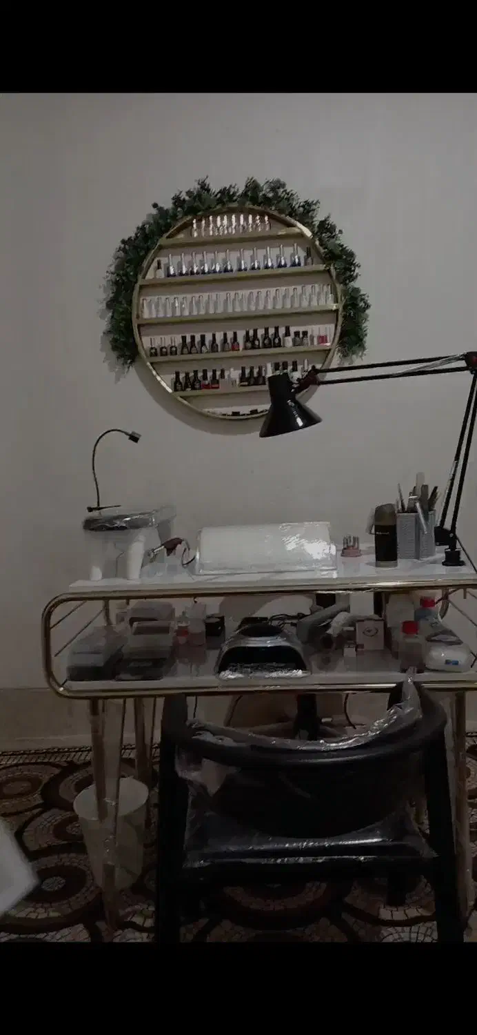 وسایل کامل کاشت ناخون با میزه دو تا صندلی|آرایشی، بهداشتی، درمانی|فسا, |دیوار