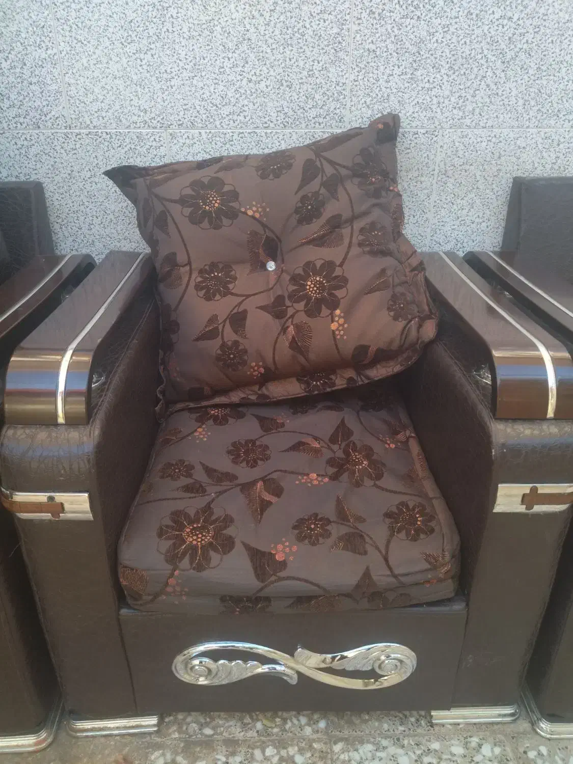 مبل راحتی چرم|مبلمان خانگی و میز عسلی|قنوات, |دیوار