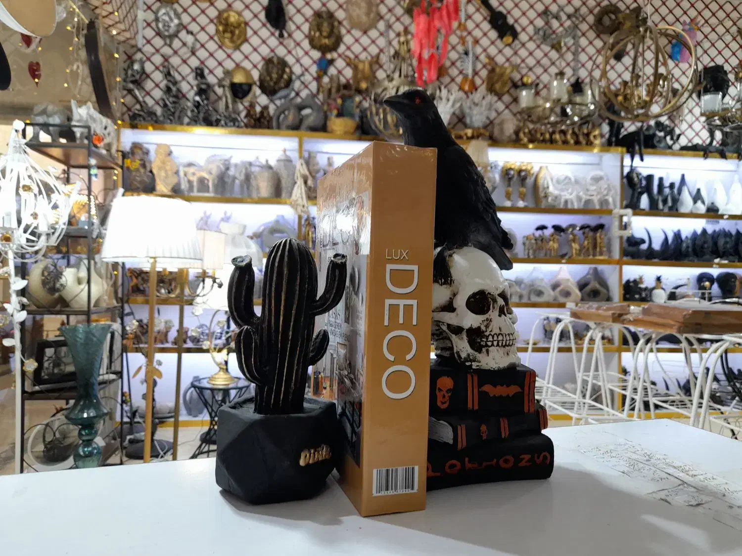 ساعت شنی مجسمه عاشقانه آباژور گلدار گلدان دفرمه گل|گل و گیاه طبیعی|قم, زاویه|دیوار