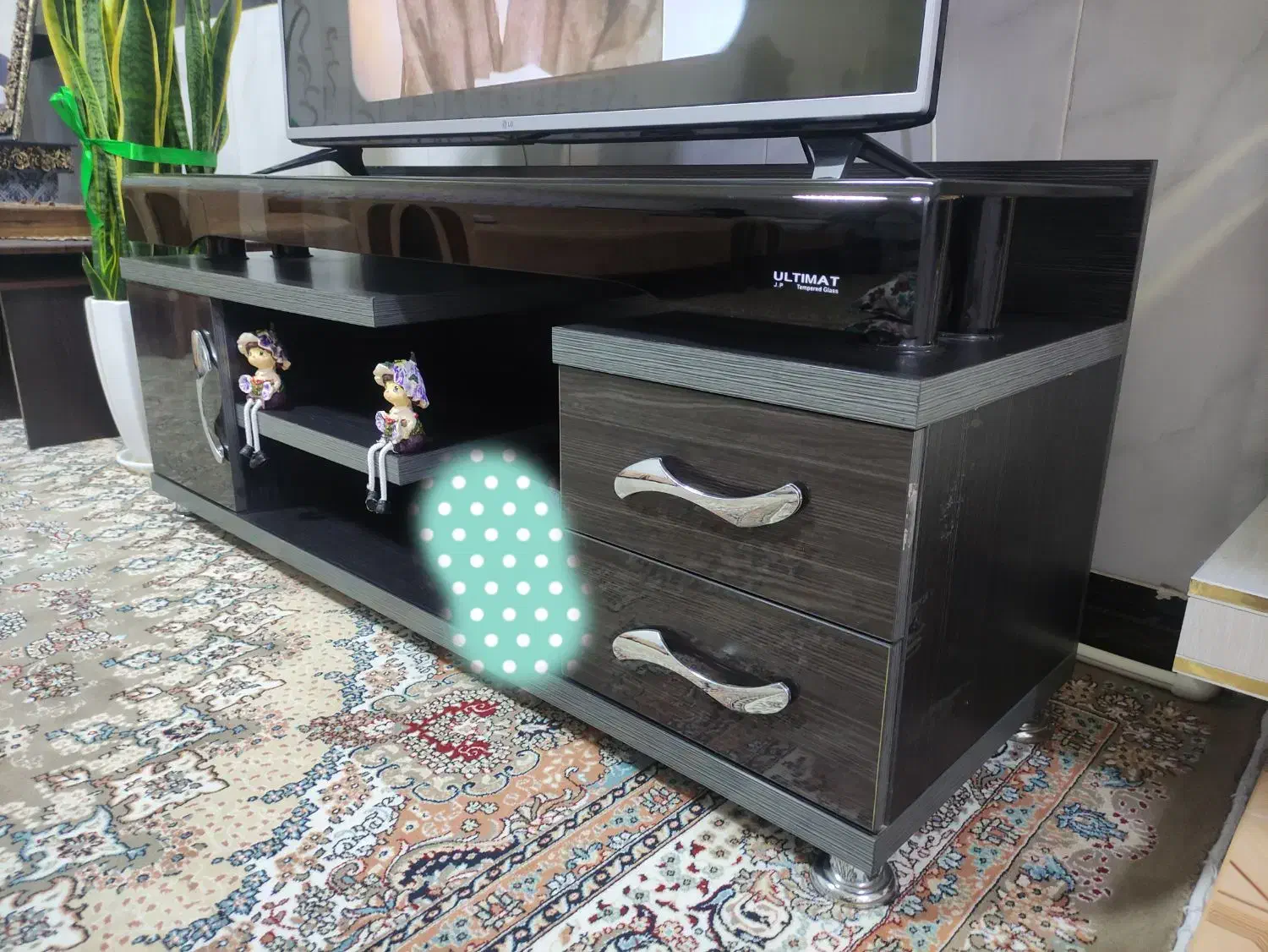 آینه وکنسولی زیر تلویزیونی ومبل ۷نفره با عسلی|مبلمان خانگی و میز عسلی|صحنه, |دیوار