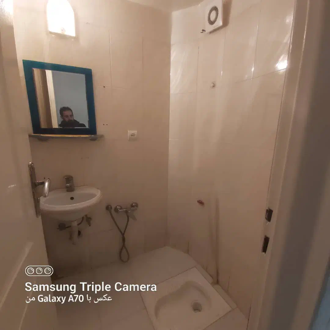 یک واحد آپارتمان تک واحدی در طبقه ۳