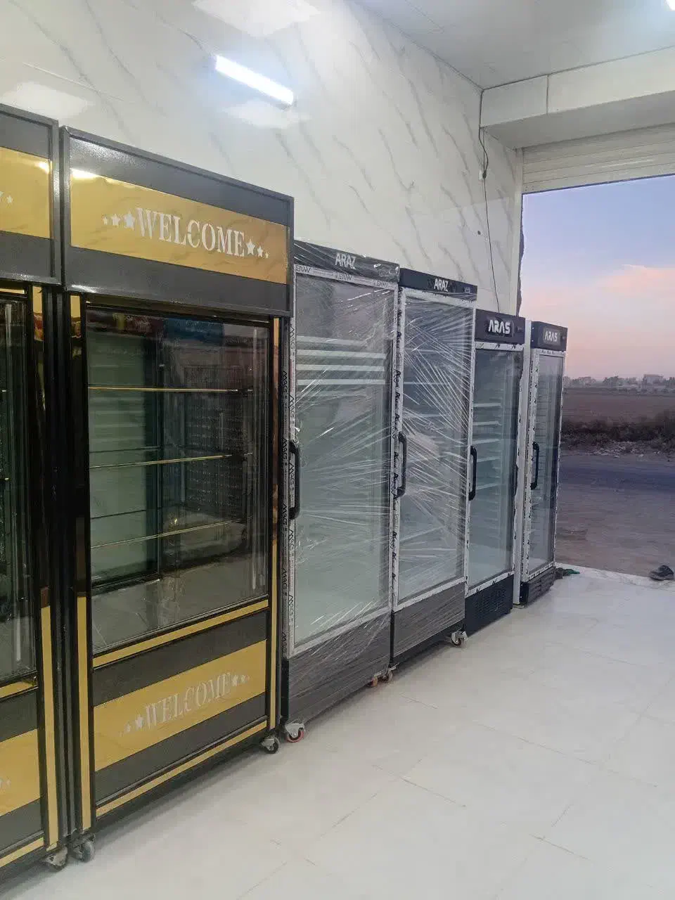 یخچال ایستاده مشکی طلایی|فروشگاه و مغازه|قم, نوقطار|دیوار