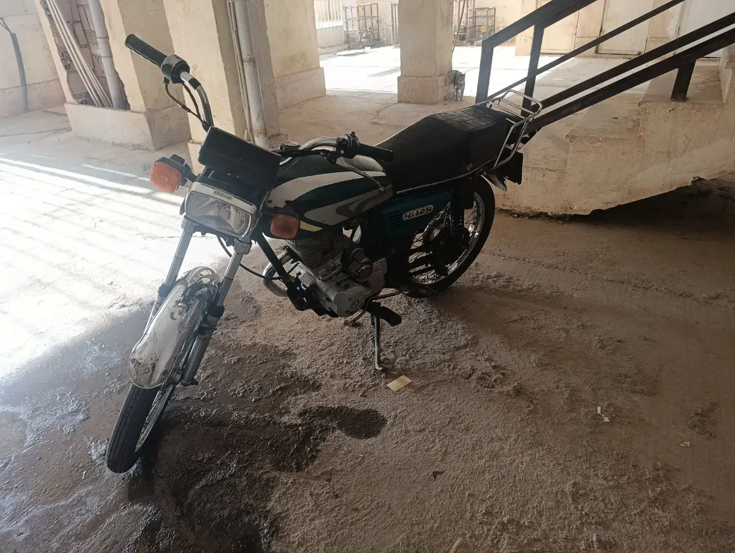 وسیله نقلیه|موتورسیکلت|گالیکش, |دیوار